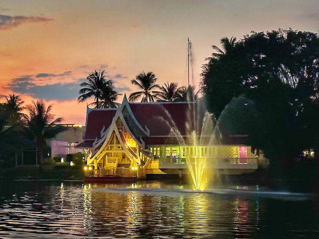 Phuket Banyan Tree, amazing tranquil pool villa~ It's so beautiful to come to the beach to watch the sunset in the evening!