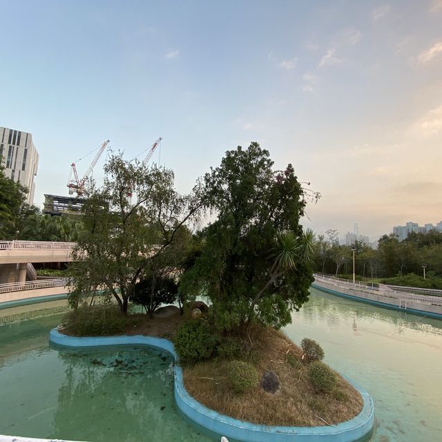 石硤尾公園-粉紅與粉藍色相映而成