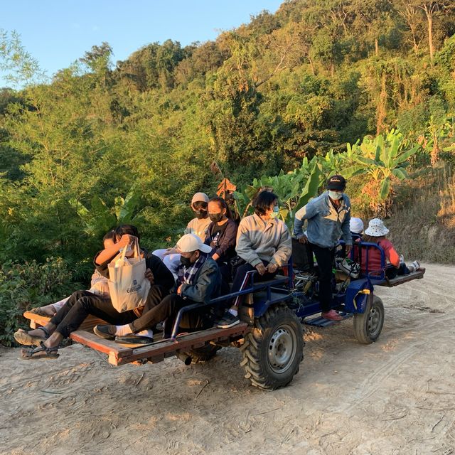 แสงแรกของวันใหม่ จุดชมวิวทะเลหมอก ภูห้วยอีสัน