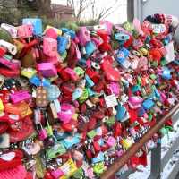 จุดคล้องกุญแจรัก​ที่​ N  Seoul  Tower