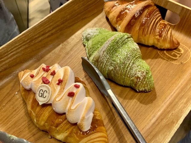 《不能用文字形容的牛角包》🥐