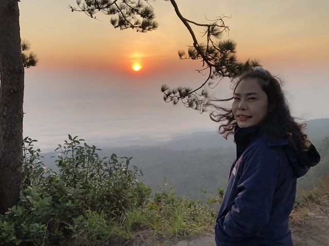 ภูกระดึง ดูพระอาทิตย์ขึ้นที่ผานกแอ่น