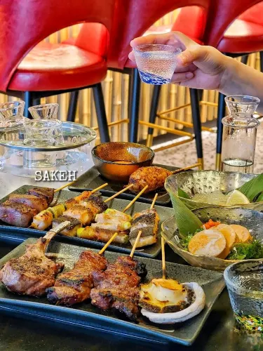 홍콩 맛집 탐방 | 침사추이의 이자카야에서 고급 꼬치구이와 사케를 즐겨보세요