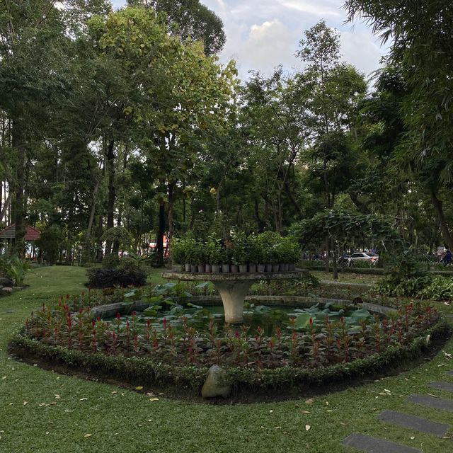Hoang Van Thu Park