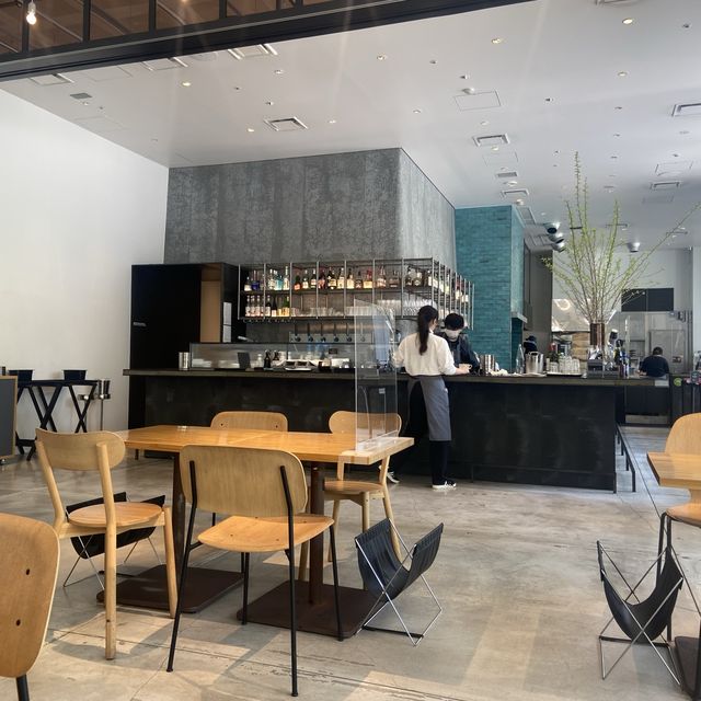 【開放感抜群のカフェ！】東京・新橋のカフェがオシャレすぎた