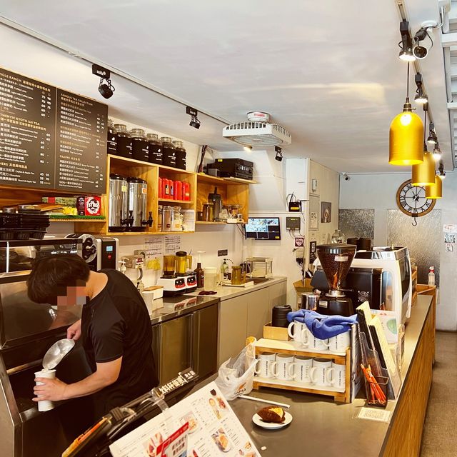 簡單舒適咖啡廳的好選擇｜路易莎台東店｜待上一整天都不是個問題