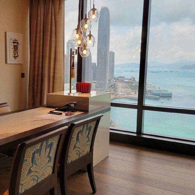 奢華維港景觀：君悅大使海景套房