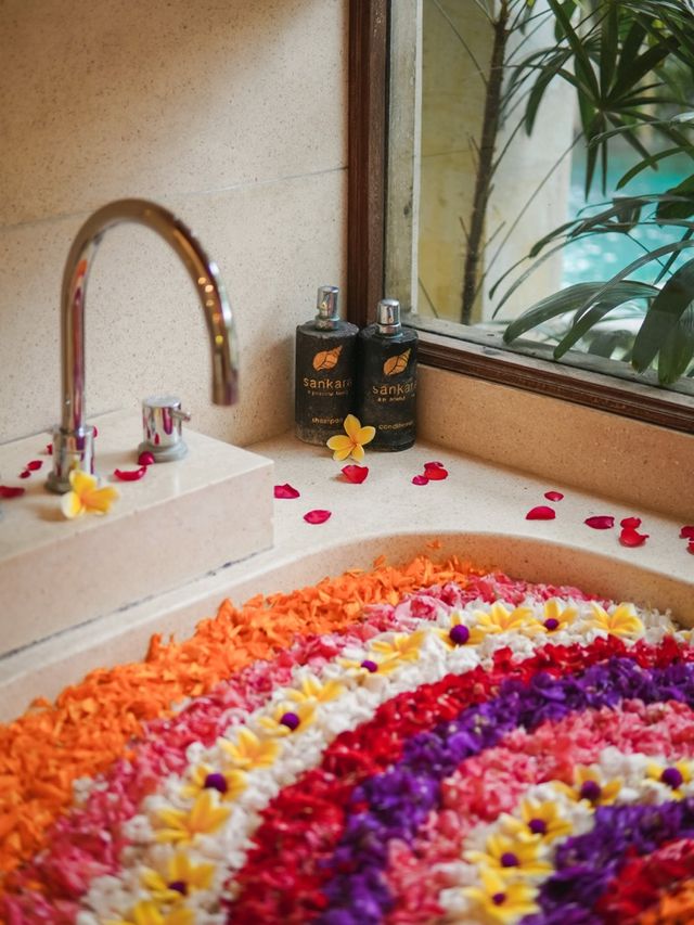 峇里 | 入住即有玫瑰花同埋浪漫裝飾 仲有花花浴🌹