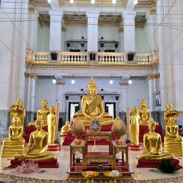 กราบนมัสการหลวงพ่อโสธร พระคู่บ้านคู่เมืองแปดริ้ว