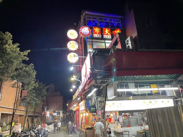 台北大家最愛的夜市士林夜市讓你吃飽飽逛滿滿 