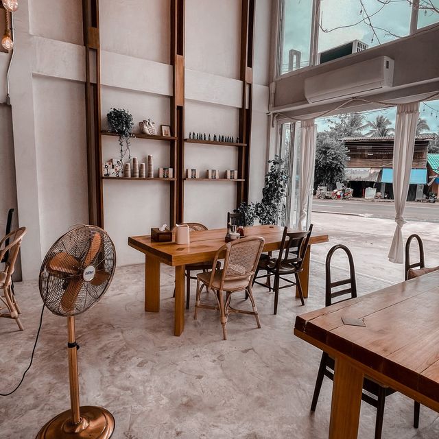 อิ่ม imm ร้านกาแฟบรรยากาศสบายในหลังสวนชุมพร