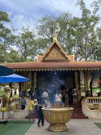 สักการะสิ่งศักดิ์สิทธิ์คู่บ้านคู่เมืองเสียมเรียบ