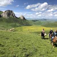 Horse riding with Tibetan nomads in Langmusi