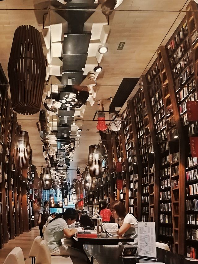 Not another boring bookstore!🥳📚🔖✨