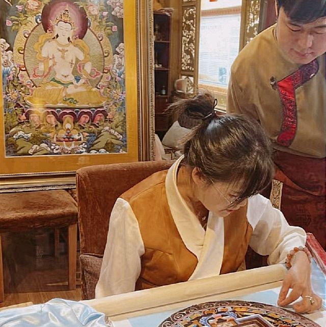 Amazing Tibetan art of needle and silk thread