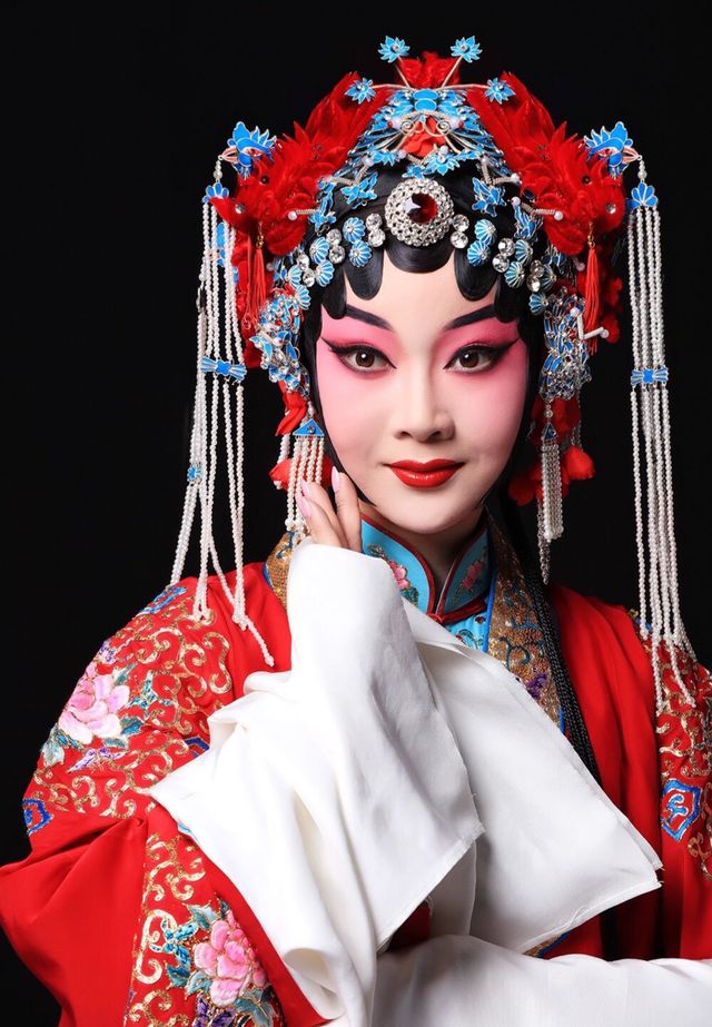 “宣揚傳統文化”張梓溪領銜主演京劇《鎖麟囊》｜曲苑雜壇 | 北京展覽館劇場