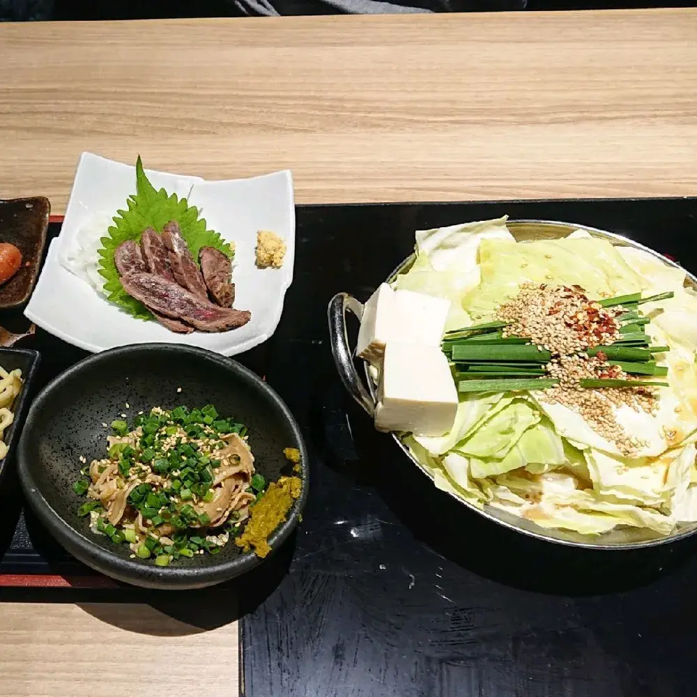 福岡 牛腸鍋 生馬肉
