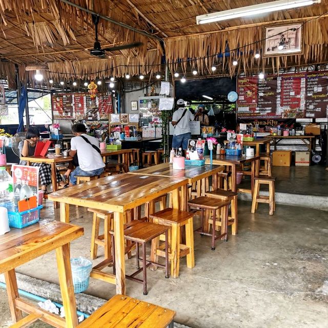 กระเพราหอม ร้านอาหารตามสั่งรสจัดจ้าน