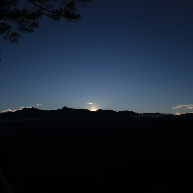 台灣阿里山看日出（第一次登山便看到）