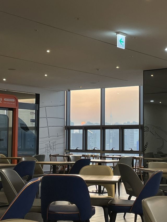 남산타워 옆 일출 뷰가 매력적인 호텔뷔페 추천