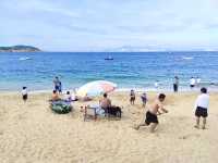 長洲東灣海灘：吃著西瓜冰和大魚蛋曬太陽