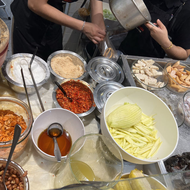 ส้มตำยำแซ่บมาดามK สามย่านมิตรทาวน์