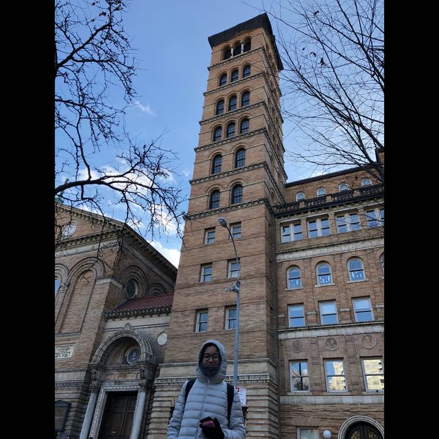 พาไปถ่ายรูปกับ Washington Square Arch กันค่ะ