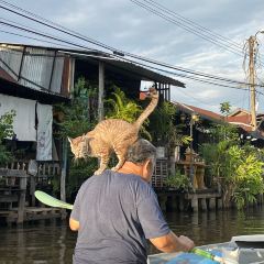 Si Yaek Huatakhe Cafe & Guesthouse User Photo