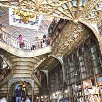 ポルトガル　世界一美しい本屋さん