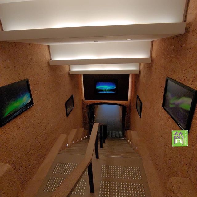 不用飛看著極光攝影展