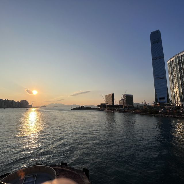 金碧輝煌的日落景色