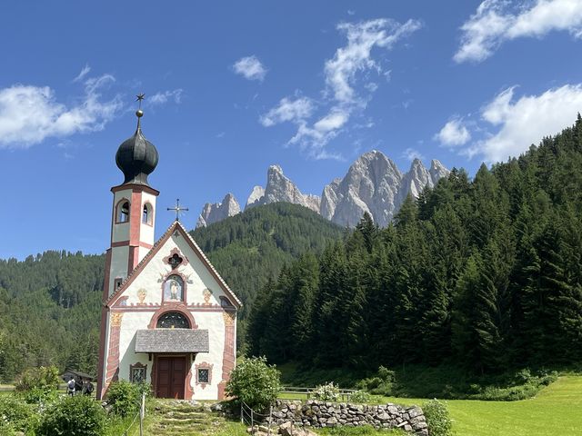多洛米蒂西部徒步，迷失在云石山峰下