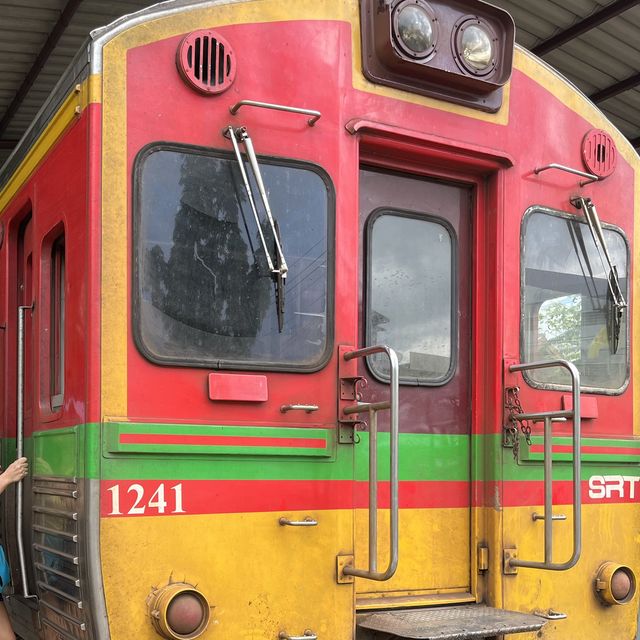 maklong railway station 2 hours from bangkok