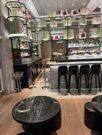 UK hotel Manchester, this hotel has delicious food, high-end atmosphere, and good for taking photos.