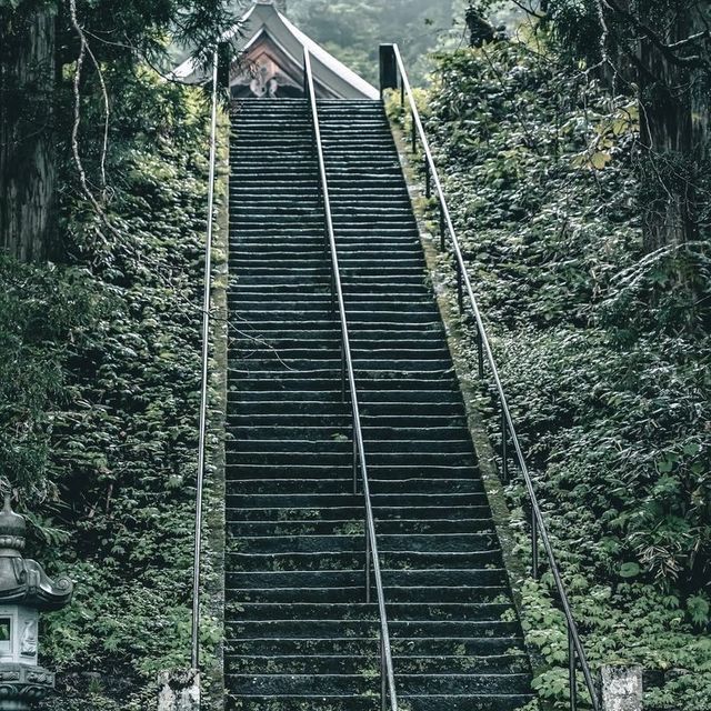 山奥にぽつりと存在する隠れた神社