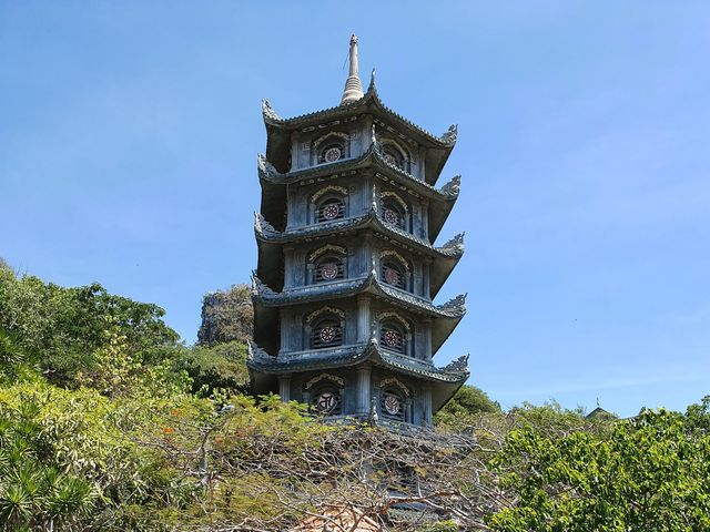 ภูเขาหินอ่อน ณ ดานัง The Marble Mountains