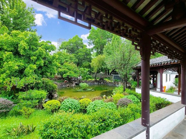 走進「三不管」