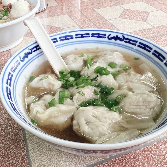 我哋幫襯左10年嘅偉記，必食牛腩+魚皮