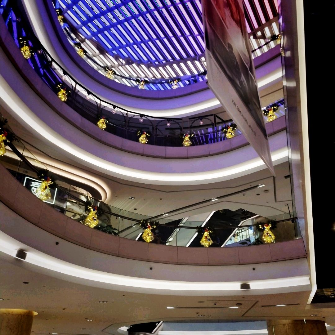 A selection of luxury leather shoes and bags displayed in the ION Orchard  Shopping Centre. Orchard Road, Singapore Stock Photo - Alamy