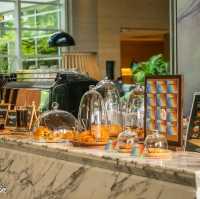 โรงแรมสวยกลางกรุงเทพ มุมนั่งเล่นทำงานเพียบ