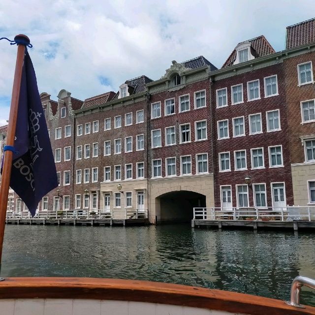 CANAL CRUISE