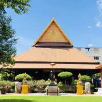 "ออกพรรษา ไหว้พระ ทำบุญ ที่เมืองอุบล"