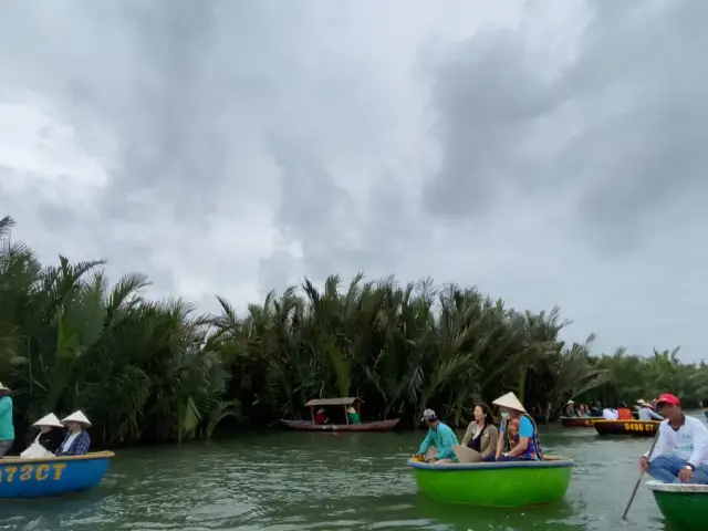 다낭의 익사이팅 엑티비티 코코넛 바구니 배!