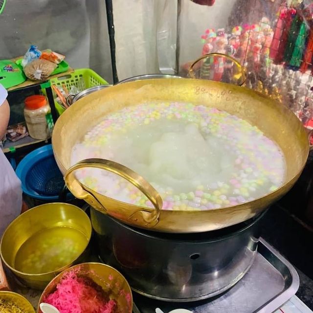 ป้าอ้วนบัวลอยมือถือ ร้านประจำพระเทพรัตนฯ