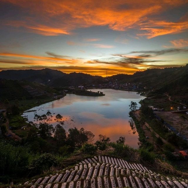 CEBONG LAKE : DIENG