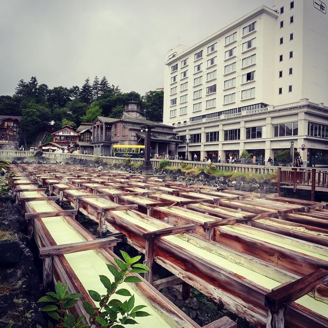 草津温泉　湯畑