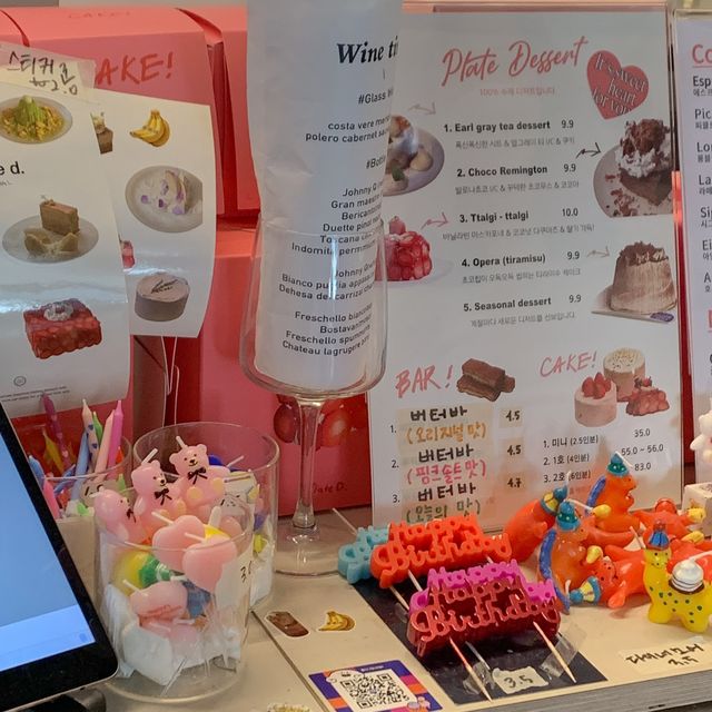 딸기 케이크가 유명한 디저트 카페🍓