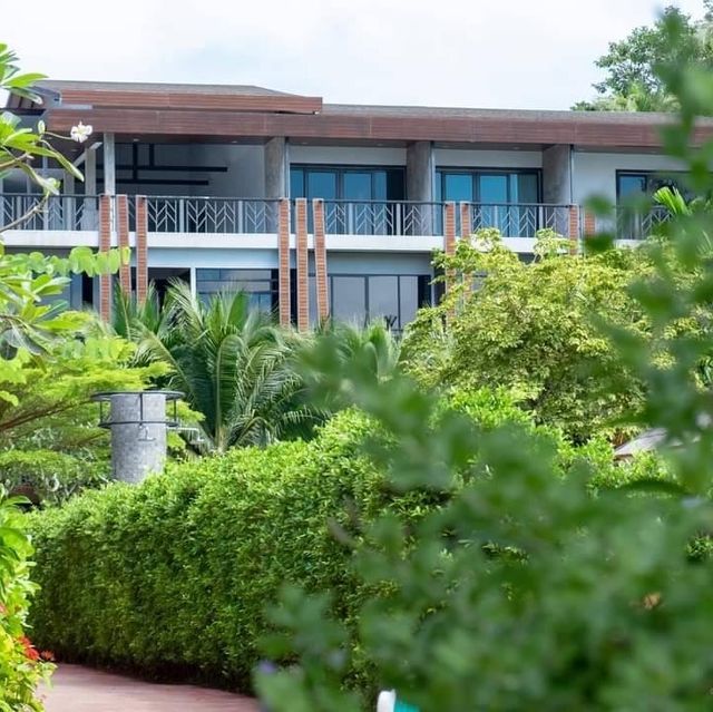 โรงแรมชาวเกาะ โรงแรมติดหาดที่เกาะพีพี
