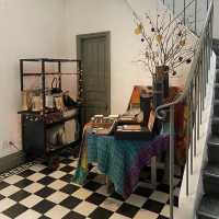 L’usine Modern Cafe 