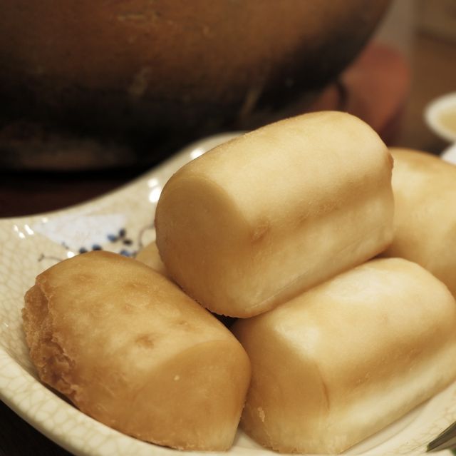 必點鮮美砂鍋粥配炸饅頭